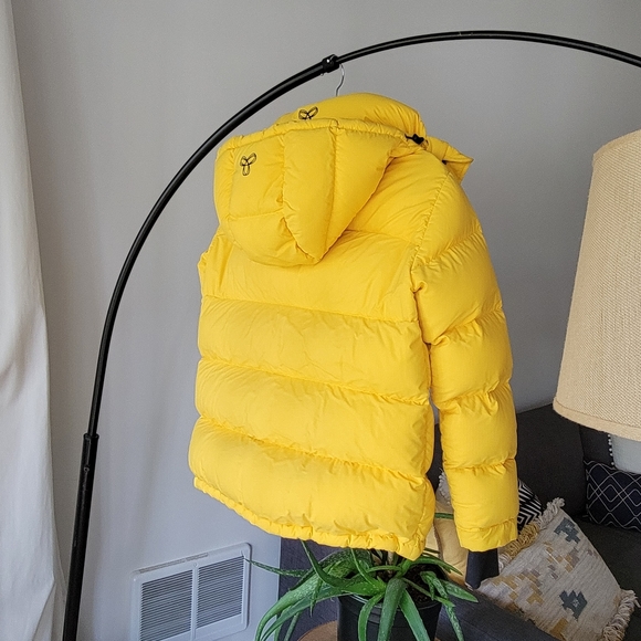 XS Aritzia Super Puff - Picture 3 of 11